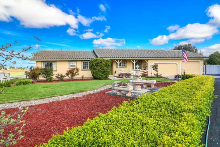 840 Heatherwood Estates Drive, Hollister, California 95023