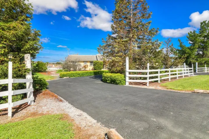 840 Heatherwood Estates Drive, Hollister, California 95023