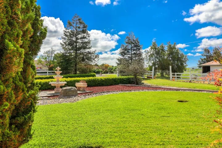840 Heatherwood Estates Drive, Hollister, California 95023
