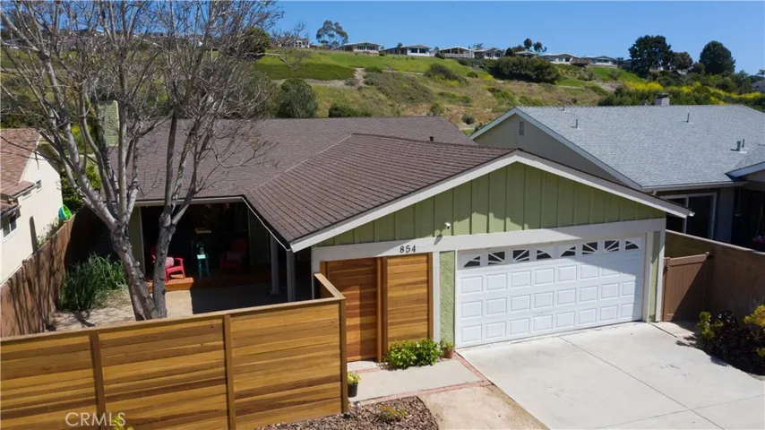 This home is Awesome, enjoy serenity on a golf course lot!