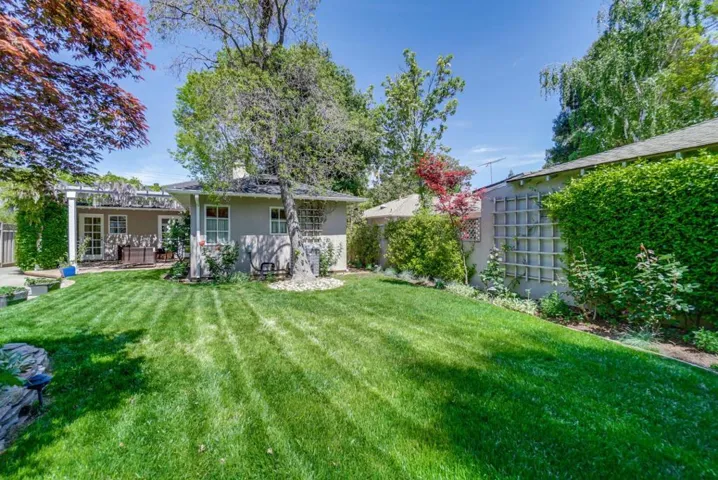 162 Del Monte Avenue, Los Altos, California 94022