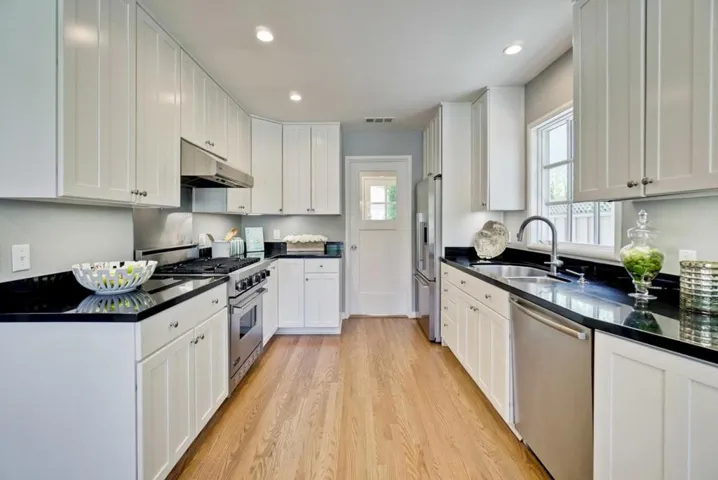 162 Del Monte Avenue, Los Altos, California 94022