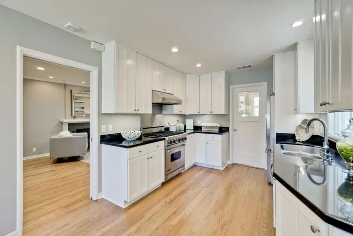 162 Del Monte Avenue, Los Altos, California 94022
