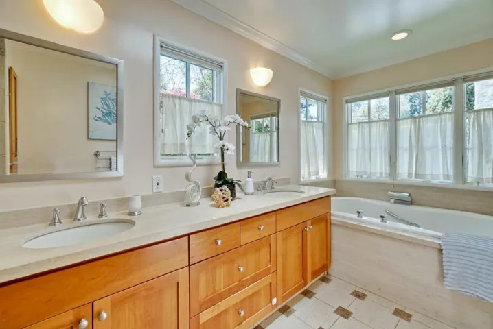162 Del Monte Avenue, Los Altos, California 94022
