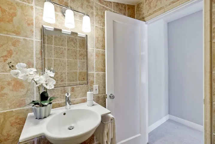 162 Del Monte Avenue, Los Altos, California 94022