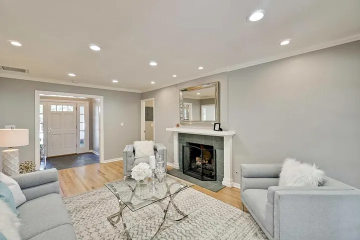 162 Del Monte Avenue, Los Altos, California 94022