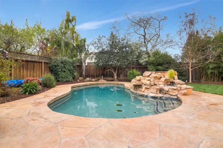 930 Seena Avenue, Los Altos, California 94024