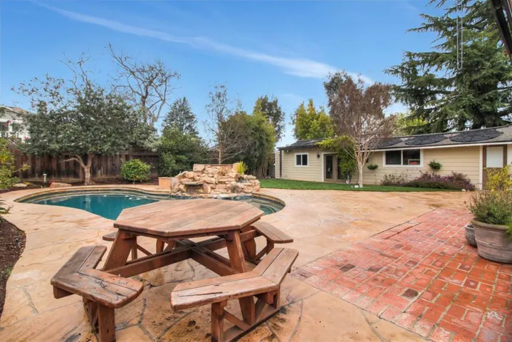 930 Seena Avenue, Los Altos, California 94024