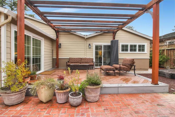 930 Seena Avenue, Los Altos, California 94024