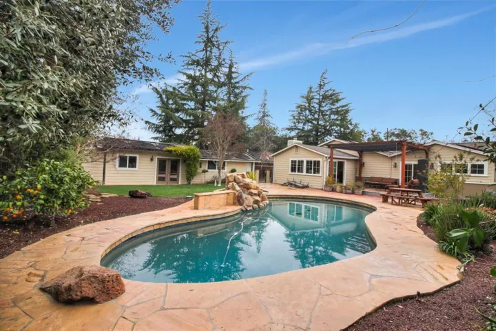 930 Seena Avenue, Los Altos, California 94024