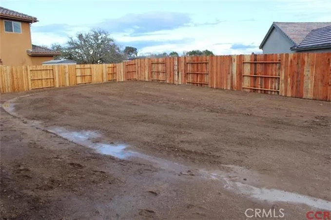 Large backyard, awaits your creative touch