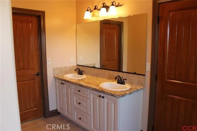Vanity area - master bath features walk in closet