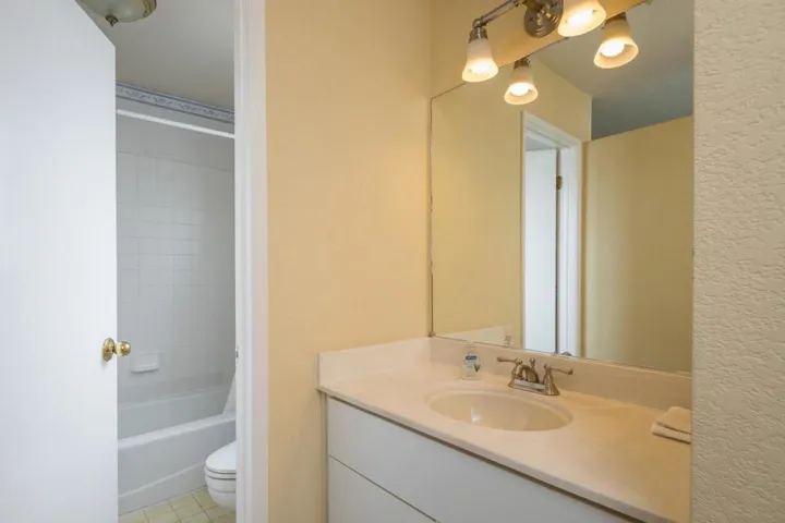 201 Shorebird Circle 201, Redwood City, California 94065