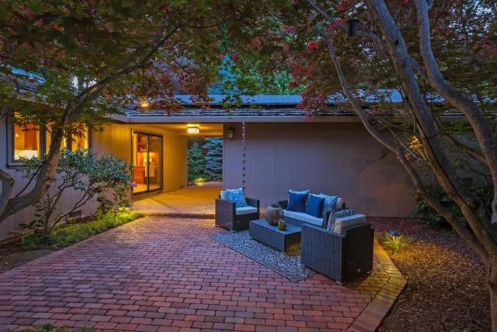 23480 Ravensbury Avenue, Los Altos Hills, California 94024
