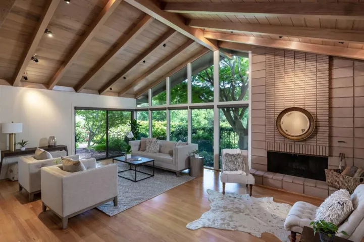 23480 Ravensbury Avenue, Los Altos Hills, California 94024