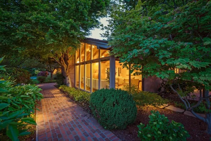 23480 Ravensbury Avenue, Los Altos Hills, California 94024