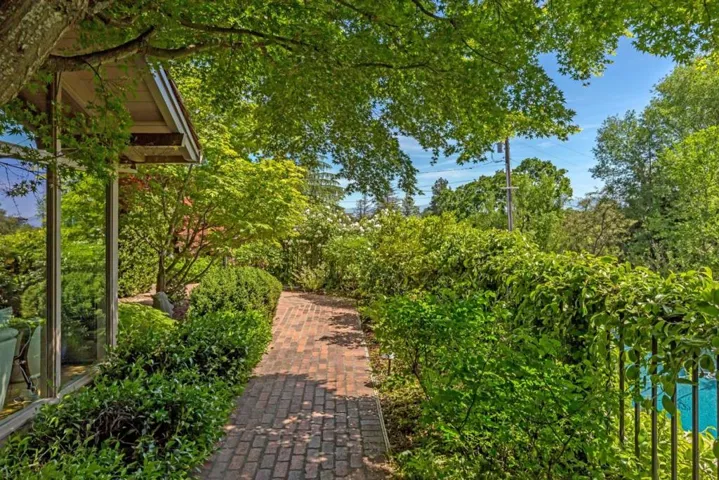 23480 Ravensbury Avenue, Los Altos Hills, California 94024