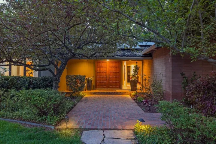 23480 Ravensbury Avenue, Los Altos Hills, California 94024