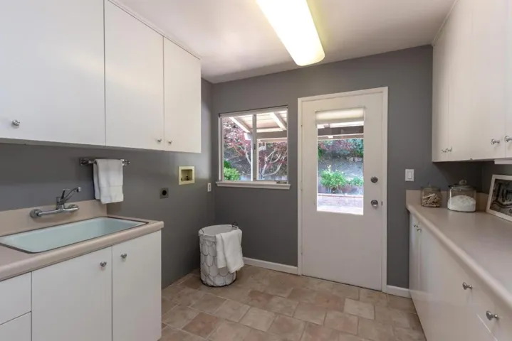 23480 Ravensbury Avenue, Los Altos Hills, California 94024