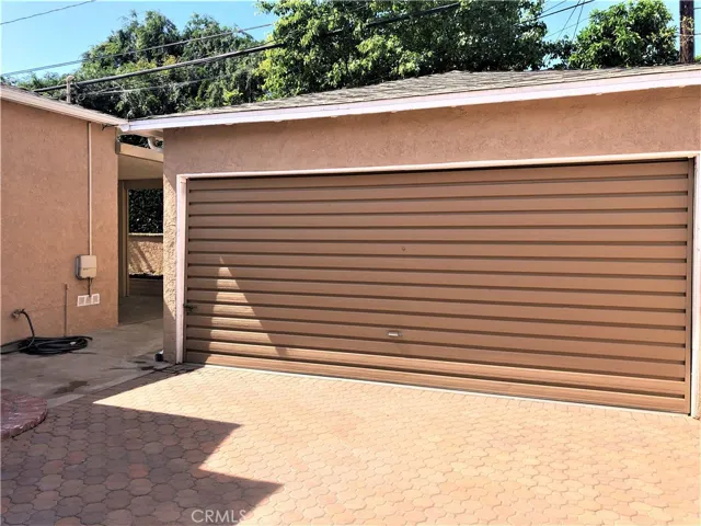 Detached garage