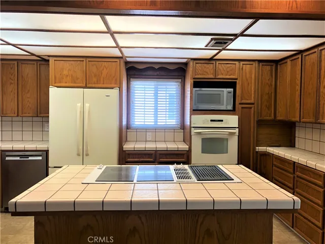 Kitchen island