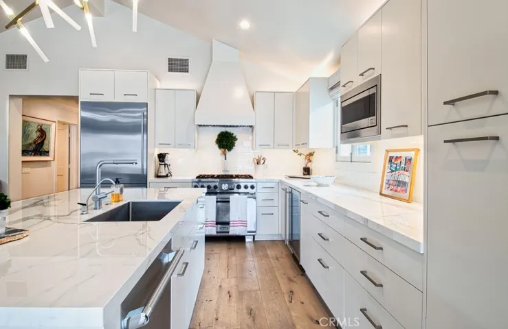409 Poinsettia Avenue, Corona Del Mar, California 92625