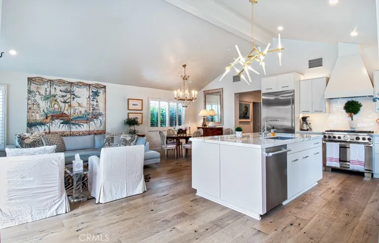 409 Poinsettia Avenue, Corona Del Mar, California 92625