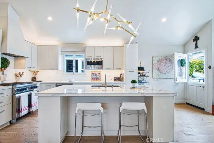 409 Poinsettia Avenue, Corona Del Mar, California 92625
