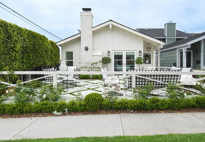 409 Poinsettia Avenue, Corona Del Mar, California 92625