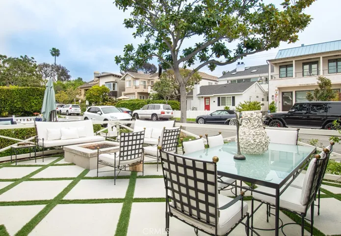 409 Poinsettia Avenue, Corona Del Mar, California 92625