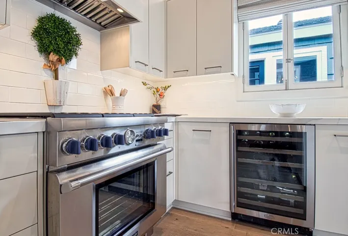 409 Poinsettia Avenue, Corona Del Mar, California 92625
