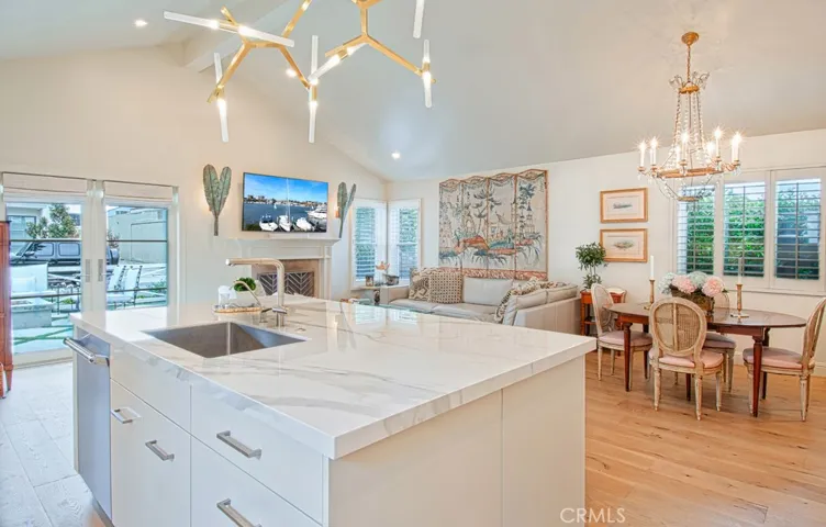 409 Poinsettia Avenue, Corona Del Mar, California 92625