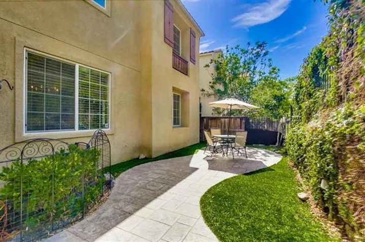 912 Mira Lago Way, San Marcos, California 92078
