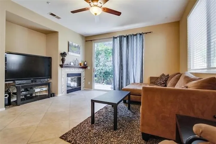 912 Mira Lago Way, San Marcos, California 92078