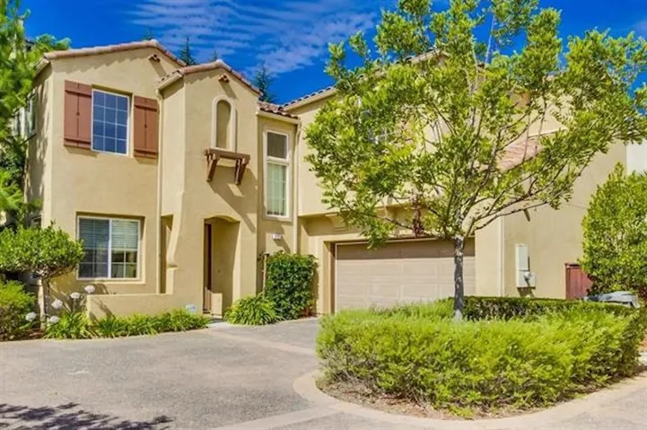 912 Mira Lago Way, San Marcos, California 92078