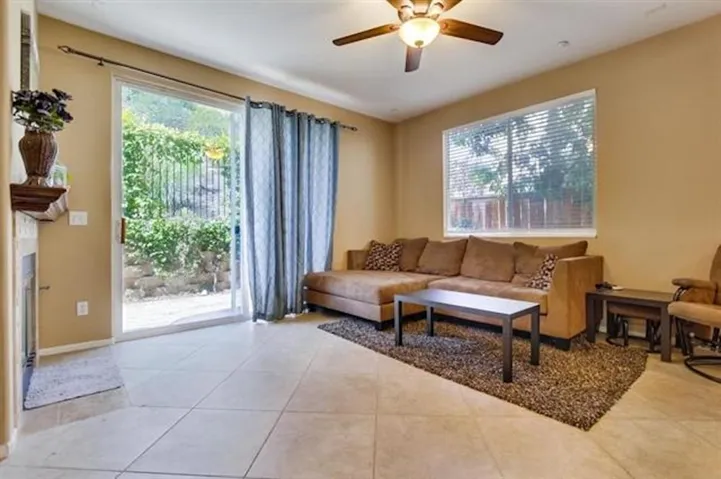 912 Mira Lago Way, San Marcos, California 92078