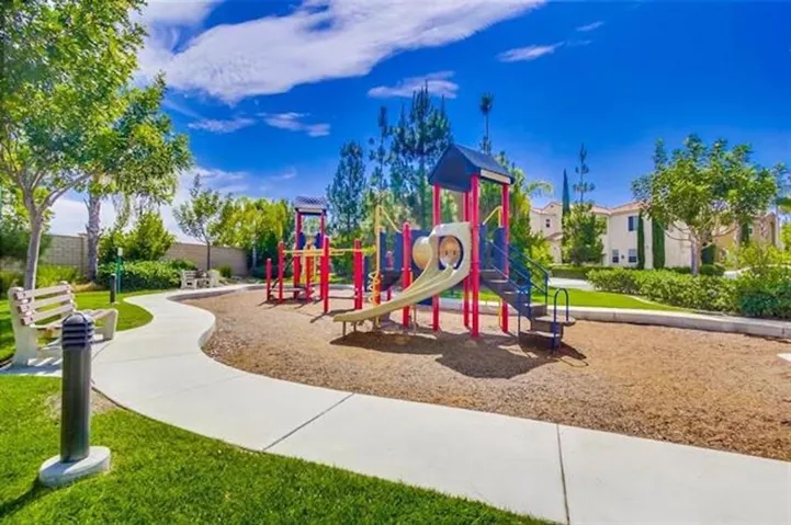 912 Mira Lago Way, San Marcos, California 92078
