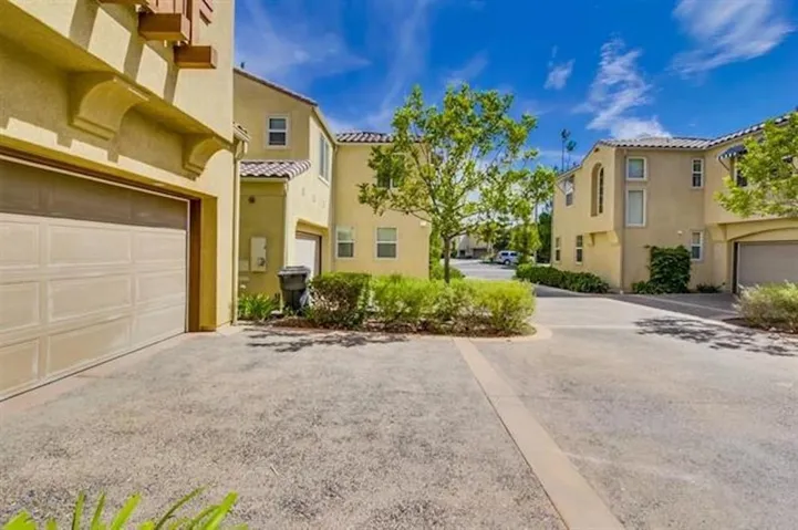 912 Mira Lago Way, San Marcos, California 92078