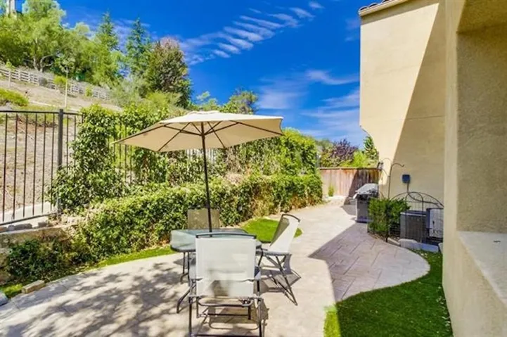 912 Mira Lago Way, San Marcos, California 92078