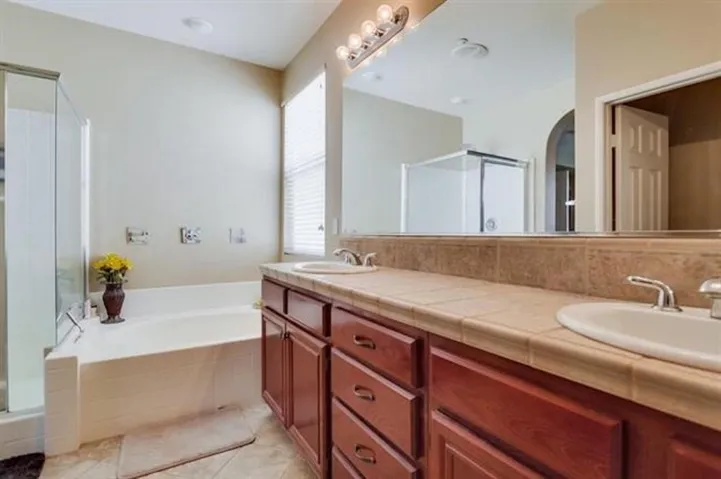 912 Mira Lago Way, San Marcos, California 92078