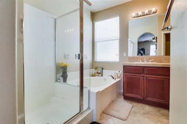 912 Mira Lago Way, San Marcos, California 92078