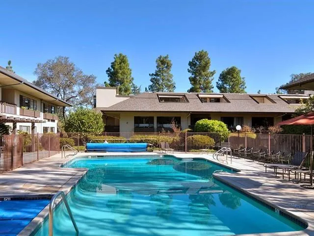 2140 Santa Cruz Avenue D107, Menlo Park, California 94025