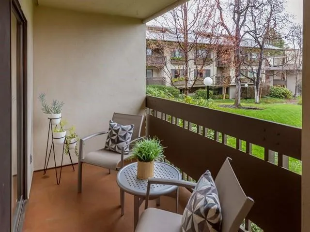 2140 Santa Cruz Avenue D107, Menlo Park, California 94025