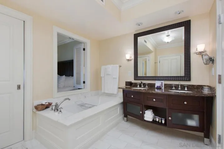1500 Orange Ave 8, Coronado, California 92118