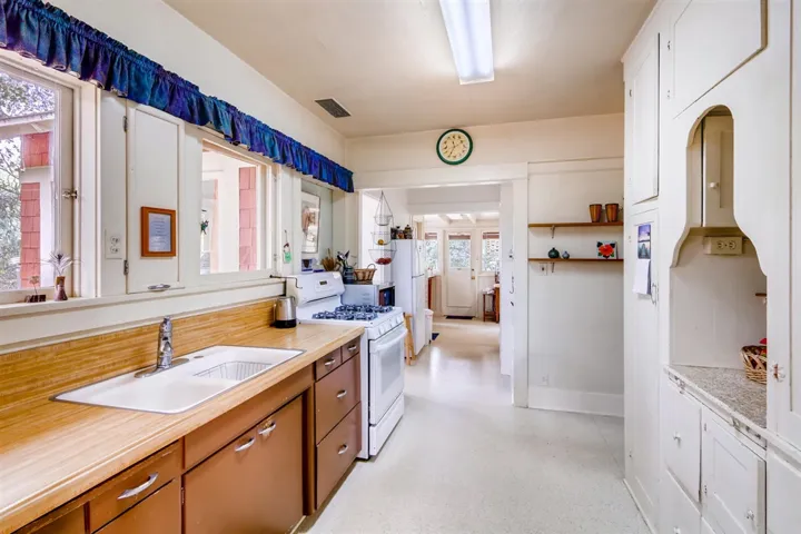 8869 Los Coches Rd, Lakeside, California 92040