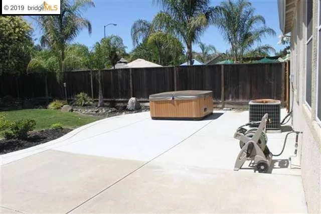 923 Blossom Dr, Brentwood, California 94513-6139