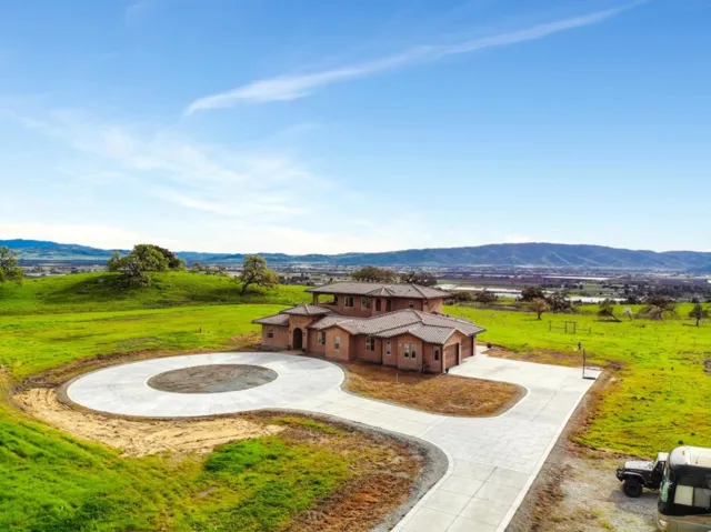 8535 Vista Court, Gilroy, California 95020