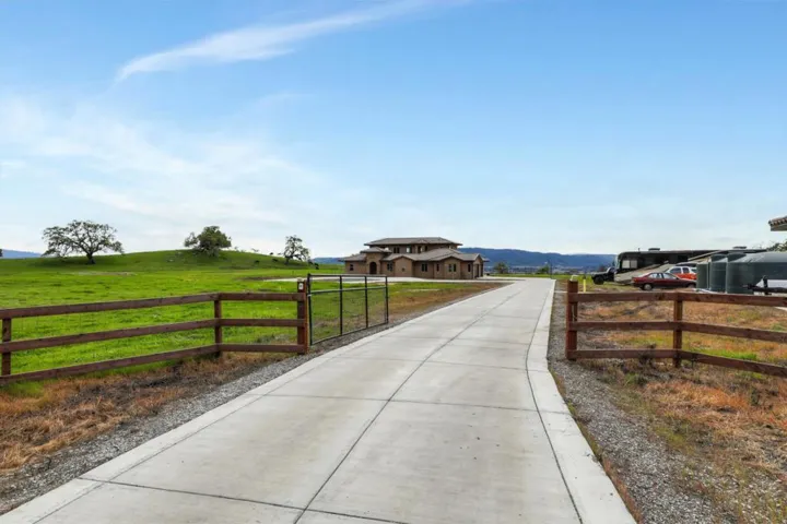 8535 Vista Court, Gilroy, California 95020