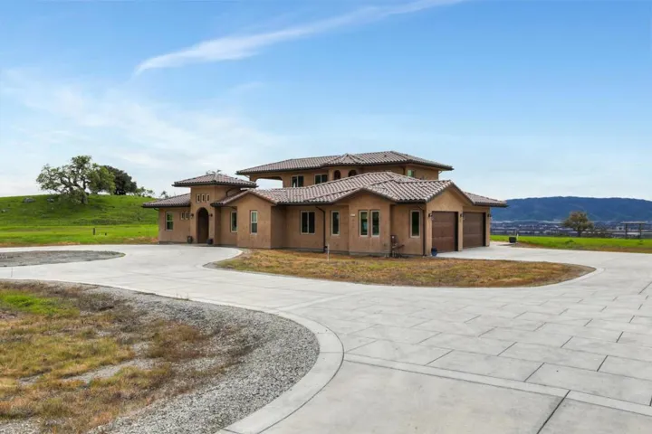 8535 Vista Court, Gilroy, California 95020