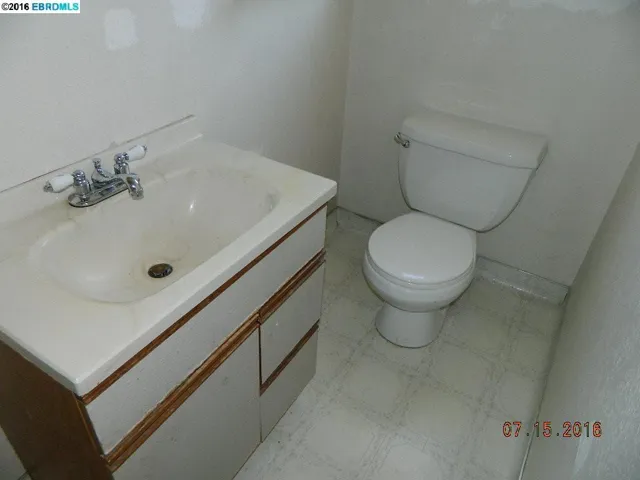 2511 Erskine Ln, Hayward, California 94545